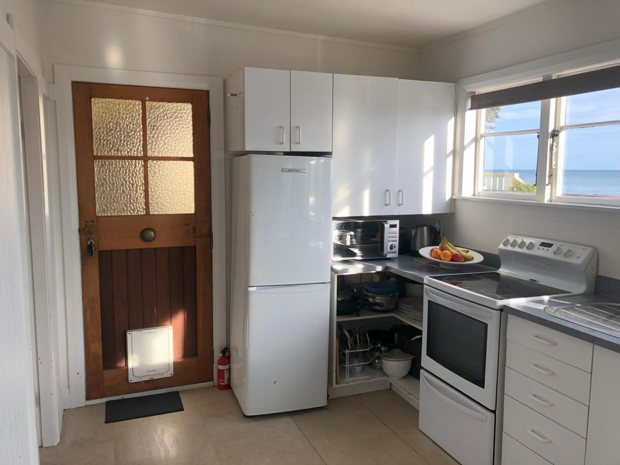 Apartamento Seafront Haven In Island Bay With Deck, Outdoor Bath, And Parking Wellington Exterior foto