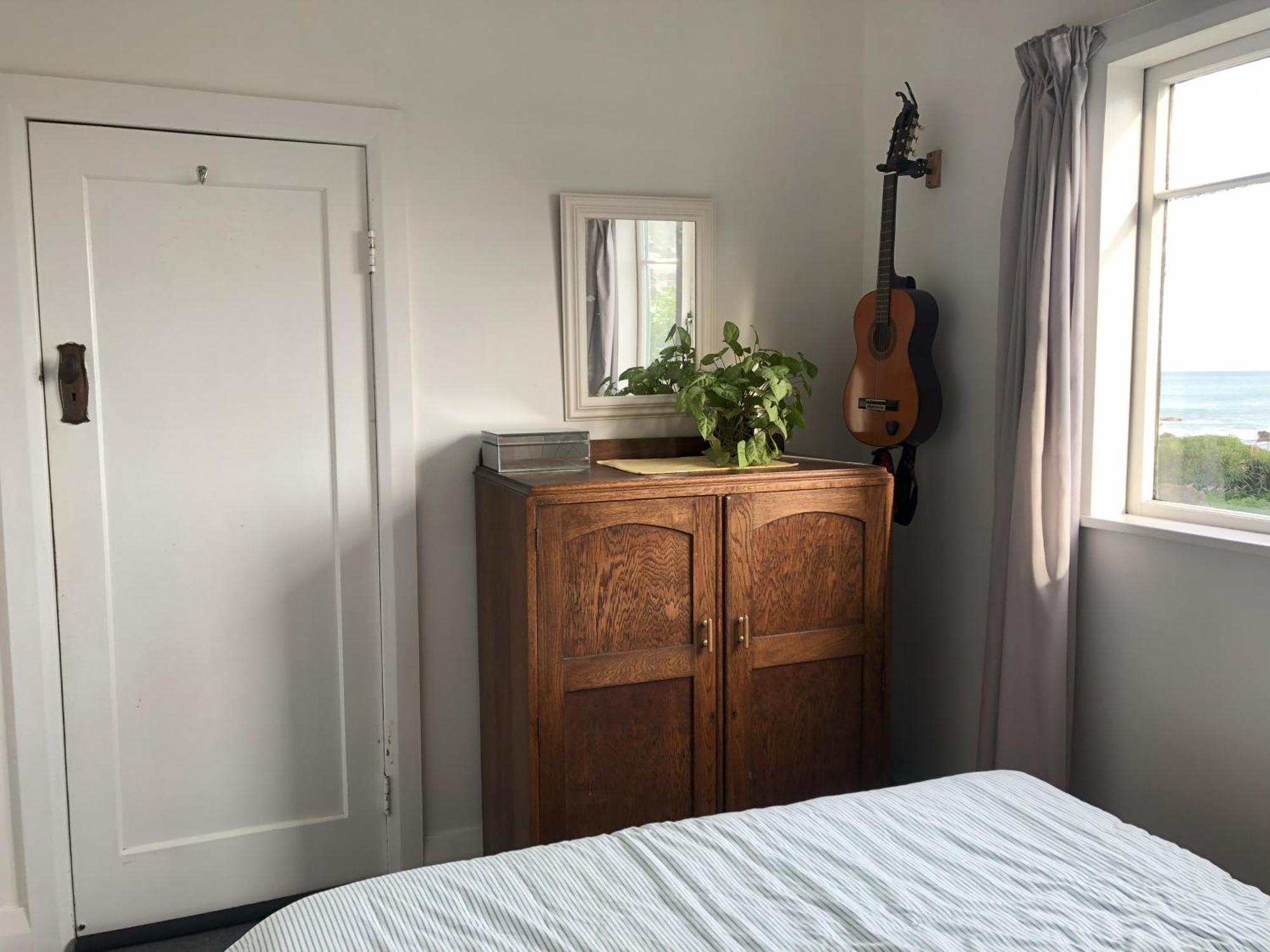 Apartamento Seafront Haven In Island Bay With Deck, Outdoor Bath, And Parking Wellington Exterior foto