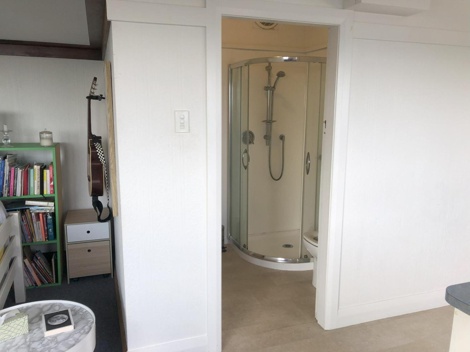 Apartamento Seafront Haven In Island Bay With Deck, Outdoor Bath, And Parking Wellington Exterior foto