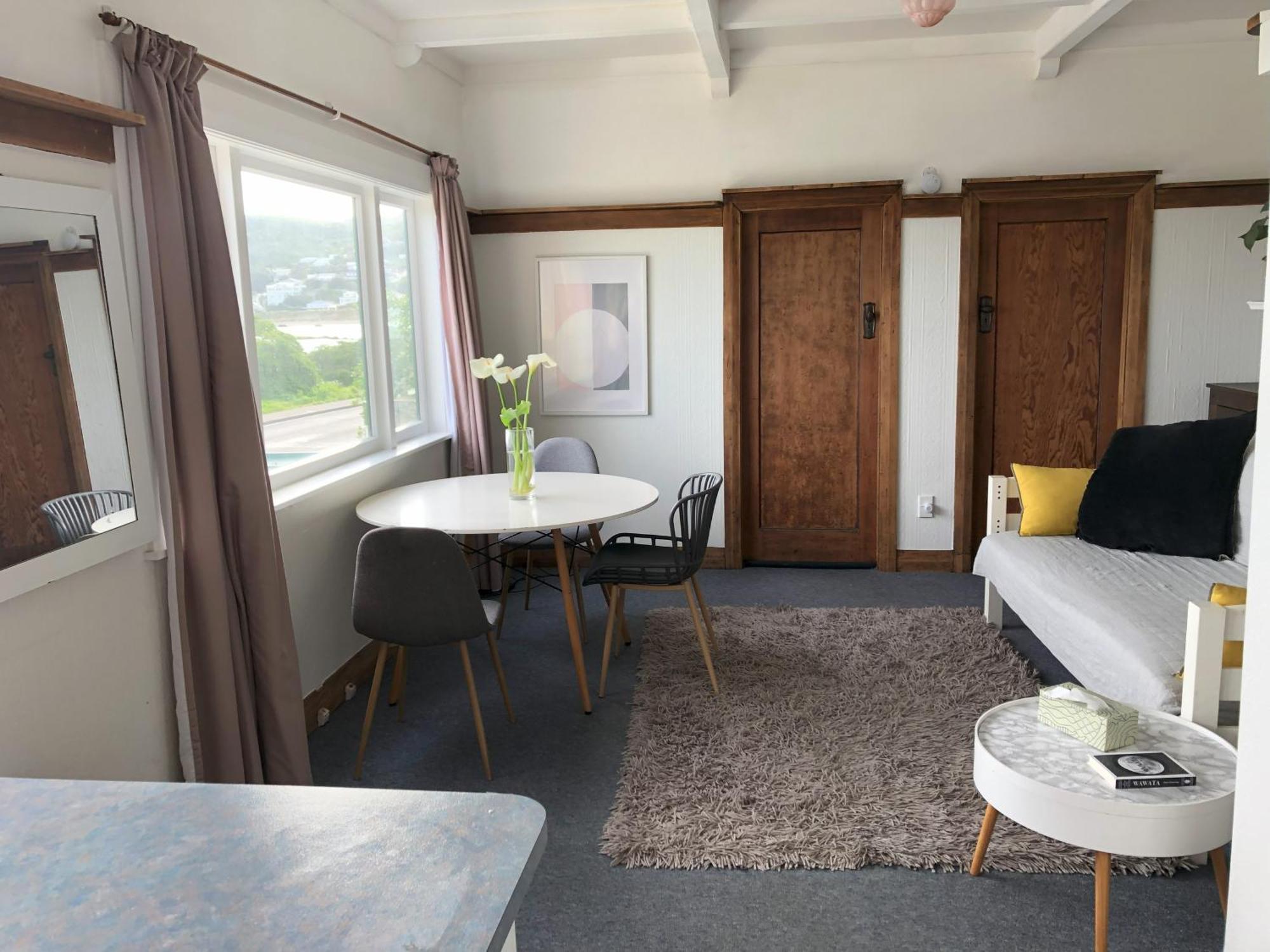 Apartamento Seafront Haven In Island Bay With Deck, Outdoor Bath, And Parking Wellington Exterior foto