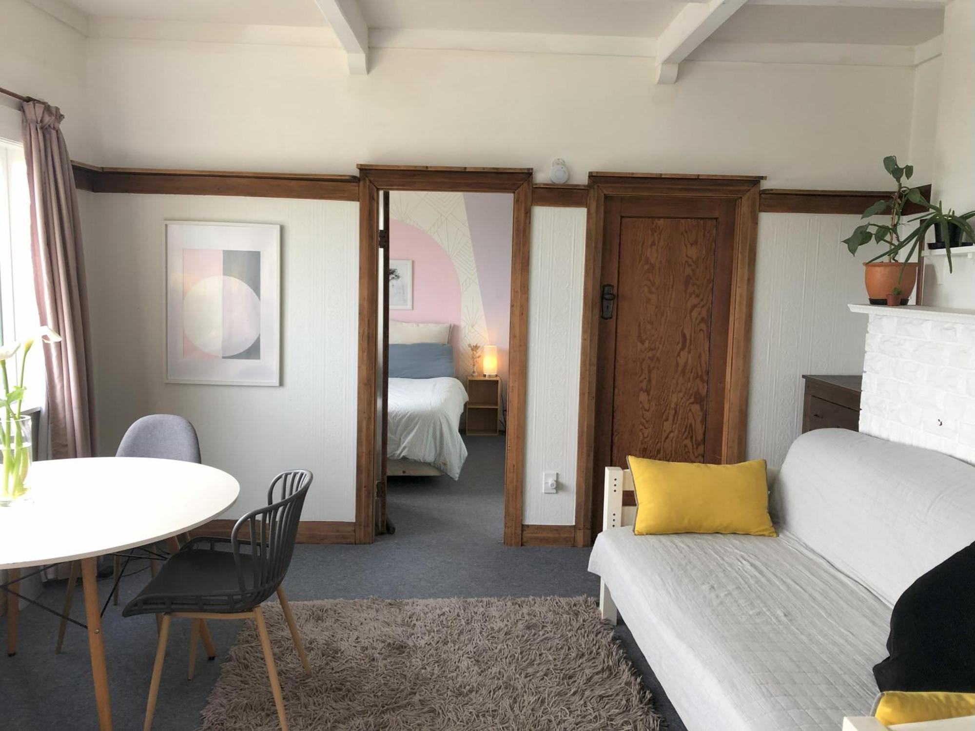 Apartamento Seafront Haven In Island Bay With Deck, Outdoor Bath, And Parking Wellington Exterior foto