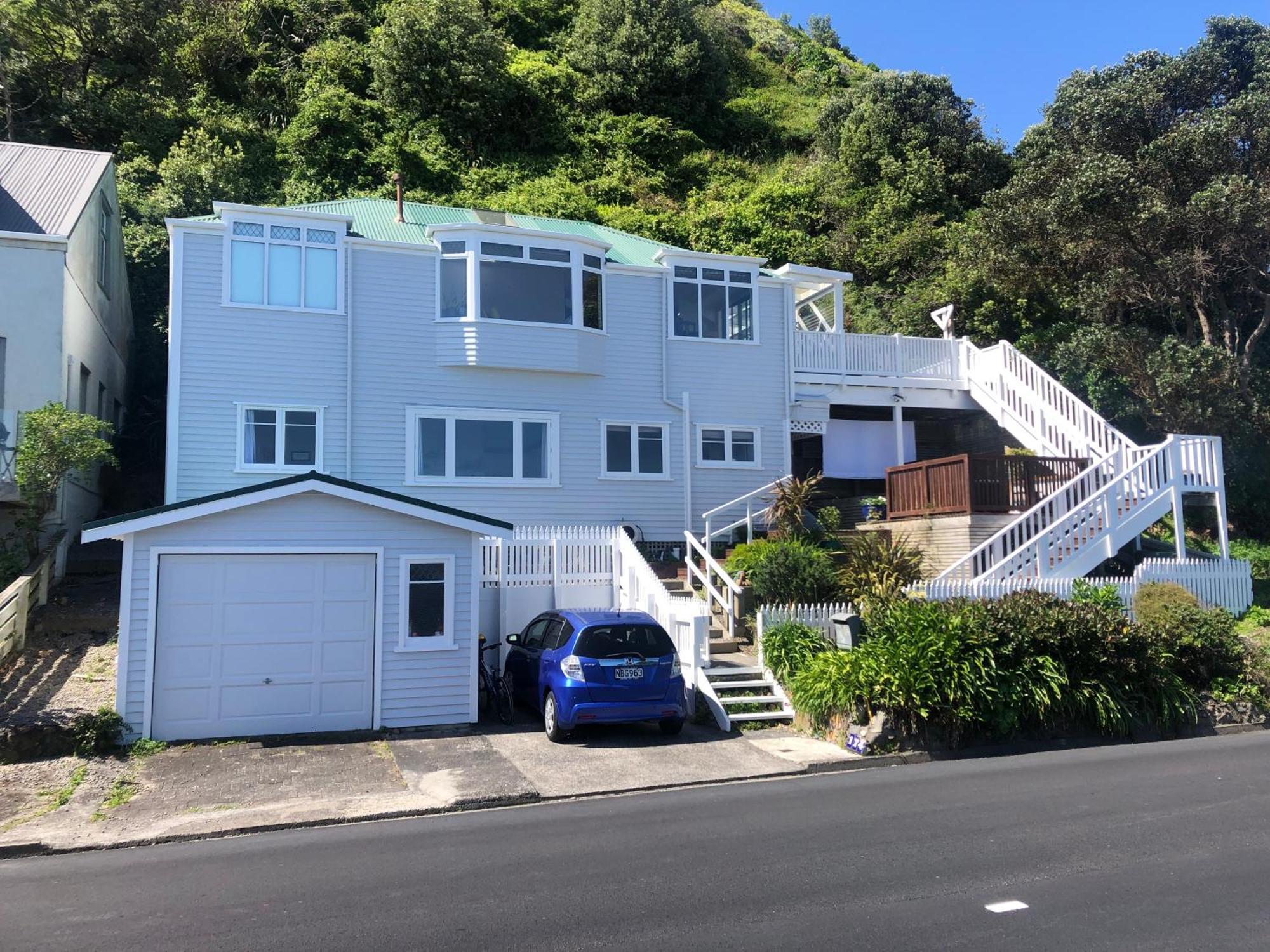 Apartamento Seafront Haven In Island Bay With Deck, Outdoor Bath, And Parking Wellington Exterior foto