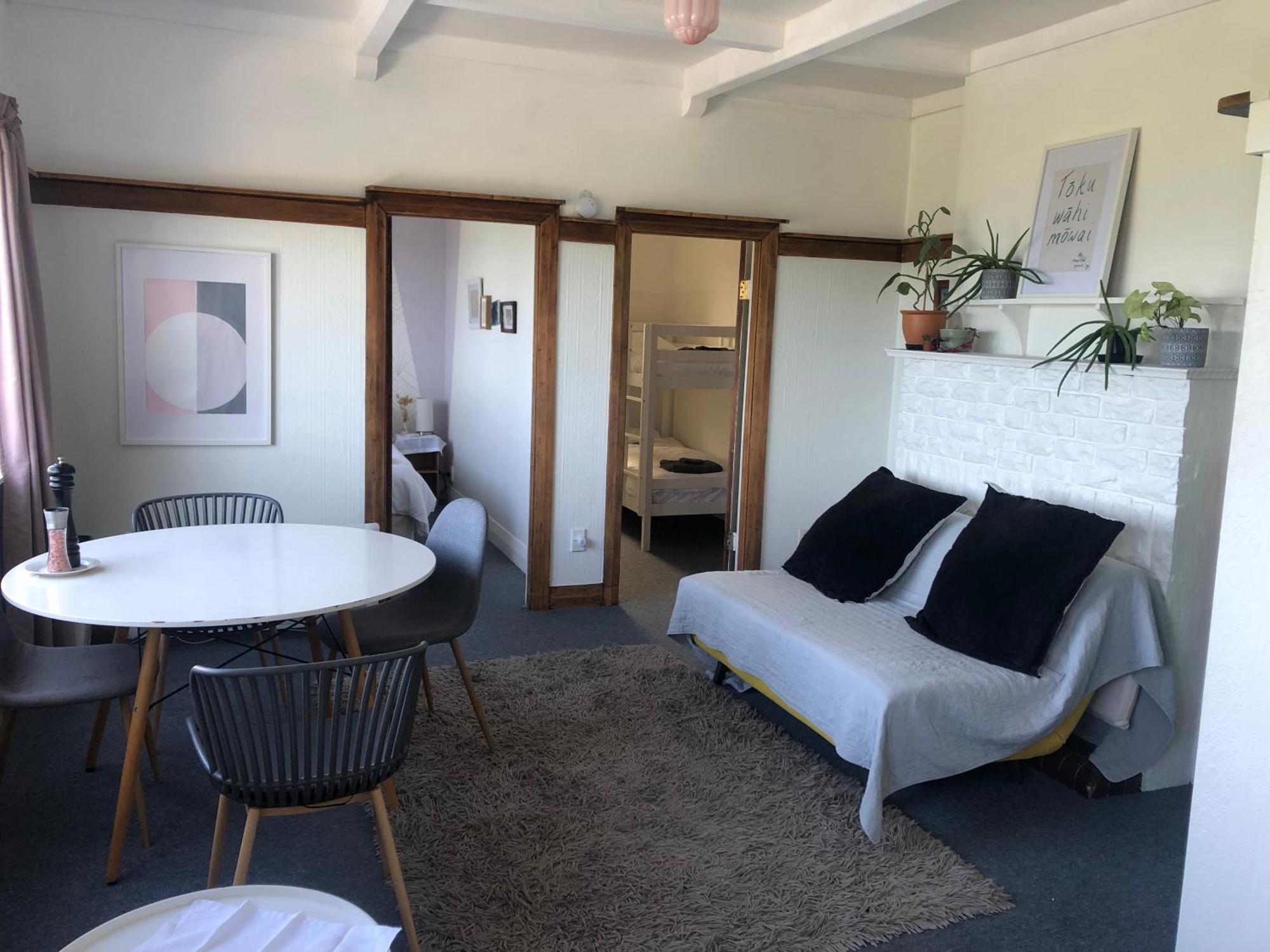 Apartamento Seafront Haven In Island Bay With Deck, Outdoor Bath, And Parking Wellington Exterior foto